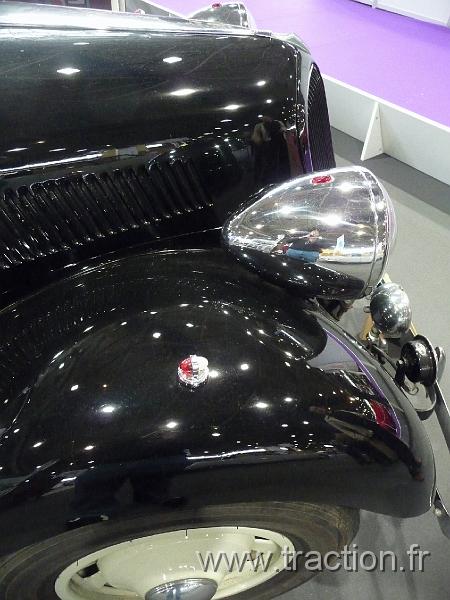 Epoquauto (43).JPG - 05/11/2010 - 69000 LYONƒPOQU'AUTO32�me Salon International Autos & Motos AnciennesCITROèN traction 15/6 G - Familiale - 1939ImmatriculŽe : 1939 KN 69